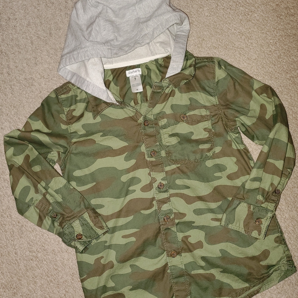 Carter's size 7 camo button down w/ hood
